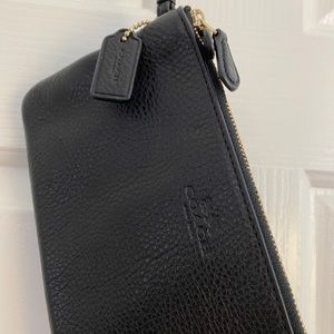 Coach Wristlet (black)